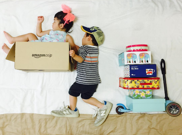 18 Foto anak kembar yang didandani unik saat tidur, lucunya