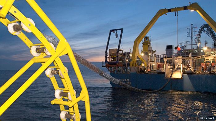 kabel internet bawah laut  © 2016 brilio.net kabel internet bawah laut  © 2016 brilio.net