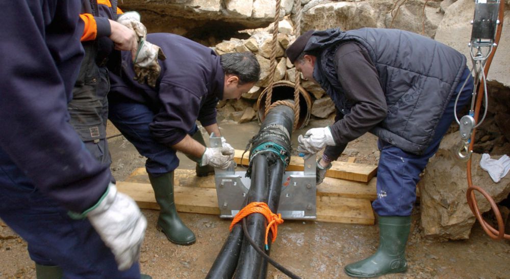 kabel internet bawah laut  © 2016 brilio.net kabel internet bawah laut  © 2016 brilio.net