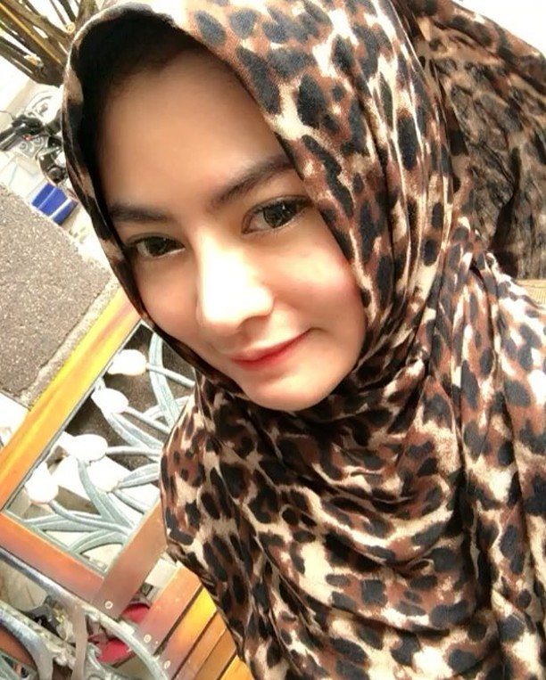 Tak lagi tampil seksi, ini 14 foto Vitalia Shesya dalam balutan hijab