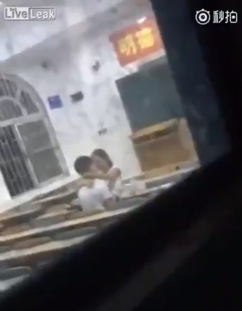 remaja mesum di kelas © 2016 brilio.net