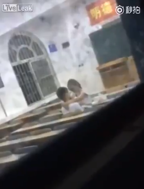 remaja mesum di kelas © 2016 brilio.net