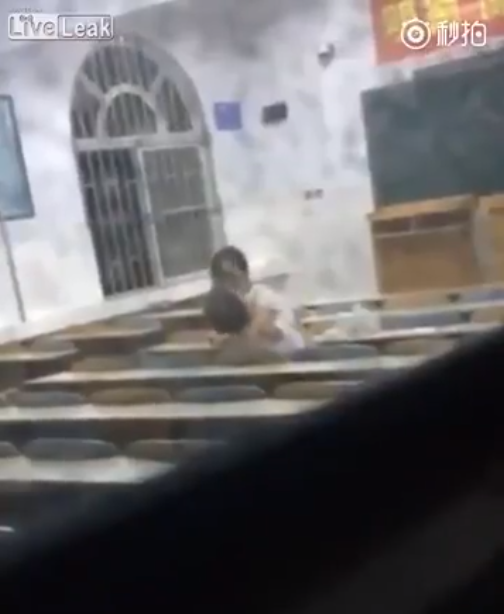 remaja mesum di kelas © 2016 brilio.net