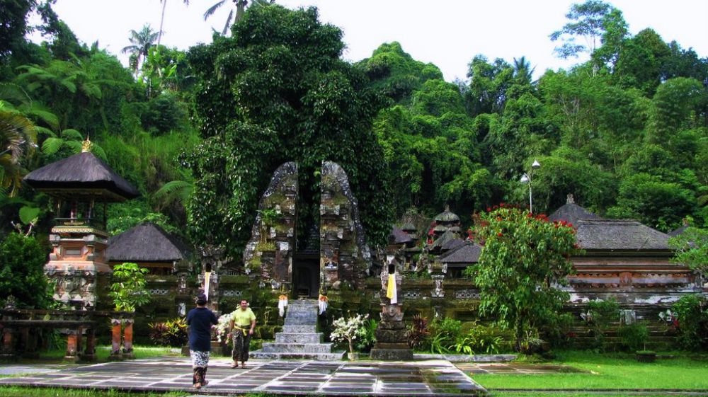Wash Away Negative Vibes At This Balinese Temple's Sacred Pond