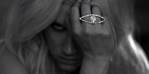 Artis illuminati © 2016 brilio.net Artis illuminati © 2016 brilio.net