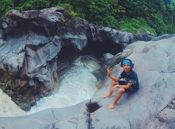 Nggak cuma pantai di Lombok, ini 20 air terjun terbaik di NTB
