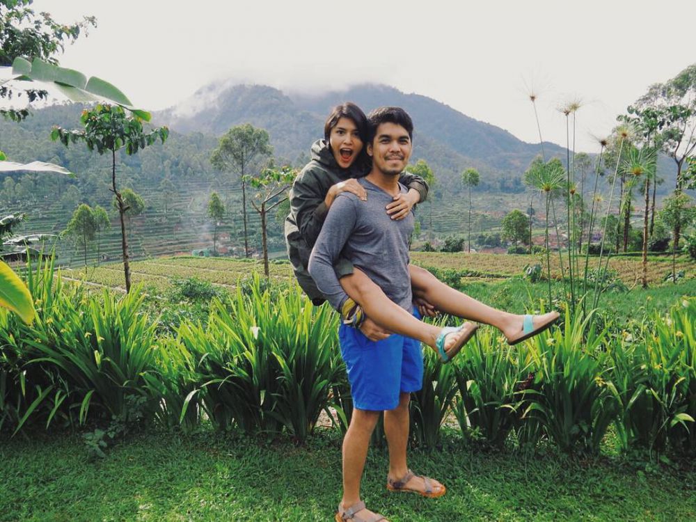 15 Foto romantisnya Mario Irwinsyah dan Ratu Anandita, bikin baper nih