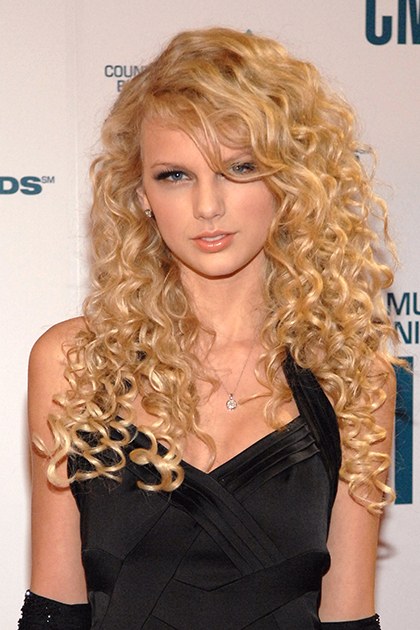 10 Transformasi Taylor Swift dari polos hingga super stylish