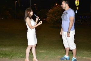 10 Orang ini tunjukkan cewek boleh banget ngelamar cowok duluan, ciee