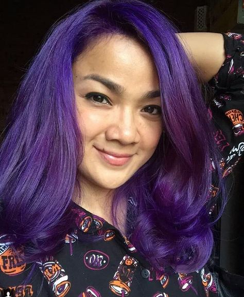 artis ini cantik menawan karena hidung peseknya © 2016 instagram