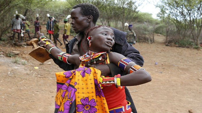 Di suku ini, wanita diwajibkan menikahi sesama jenis