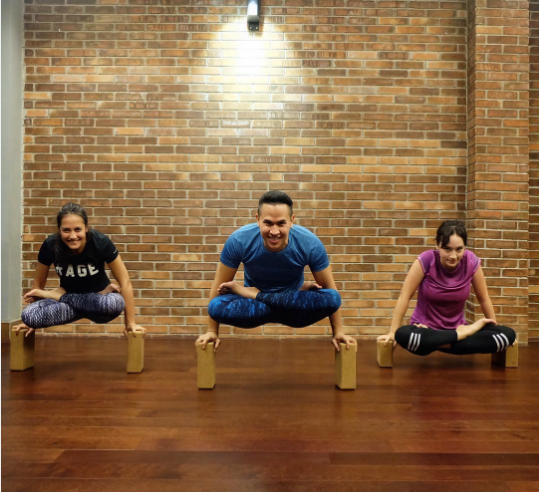 Yoga artis bareng Fajar Putra 1-12 © 2016 brilio.net Yoga artis bareng Fajar Putra 1-12 © 2016 brilio.net