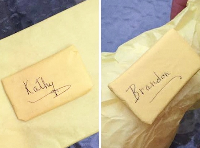 Kado pernikahan ini baru dibuka setelah 9 tahun, isinya bikin haru