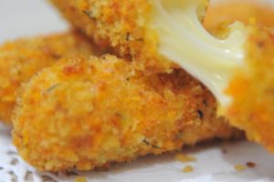 Ini dia resep Mozzarella Cheese Stick yang mudah dibuat, cobain yuk