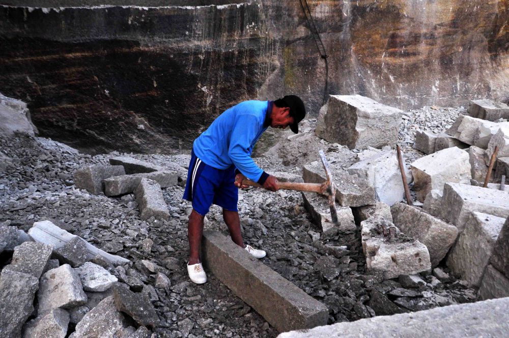 Jalan-jalan ke Tebing Breksi, bekas tambang yang kini jadi hits banget