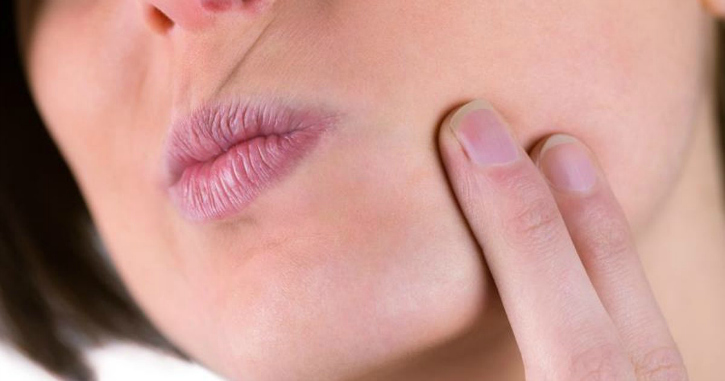 6 Trik obati sakit gigi yang sering menyerangmu tiba-tiba, manjur lho