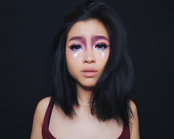 Cindercella, beauty vlogger cantik yang hobi makeup karakter