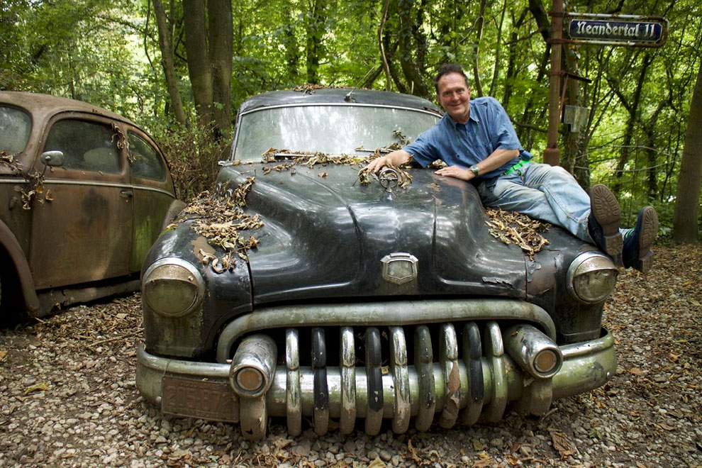 mobil dihutan © 2016 brilio.net mobil dihutan © 2016 brilio.net