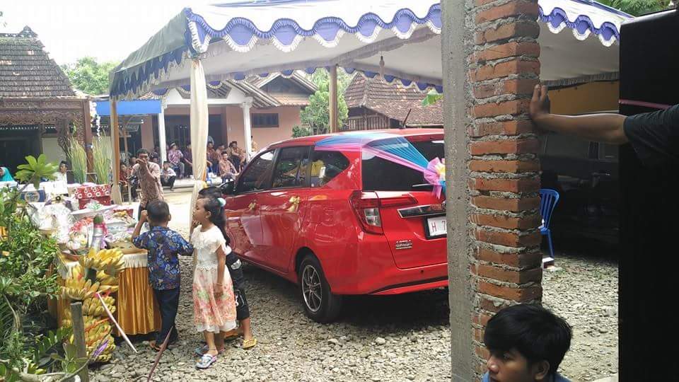 lamaran pakai mobil © 2016 brilio.net