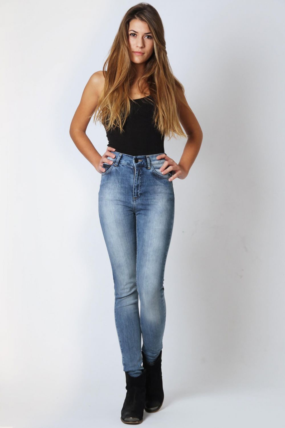 model celana jeans © 2016 brilio.net model celana jeans © 2016 brilio.net