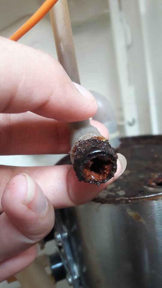 begini wujud dispenser yang jarang dibersihkan © 2016 facebook