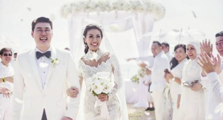 Resmi menikah, ini 10 foto pernikahan si cantik Asty Ananta