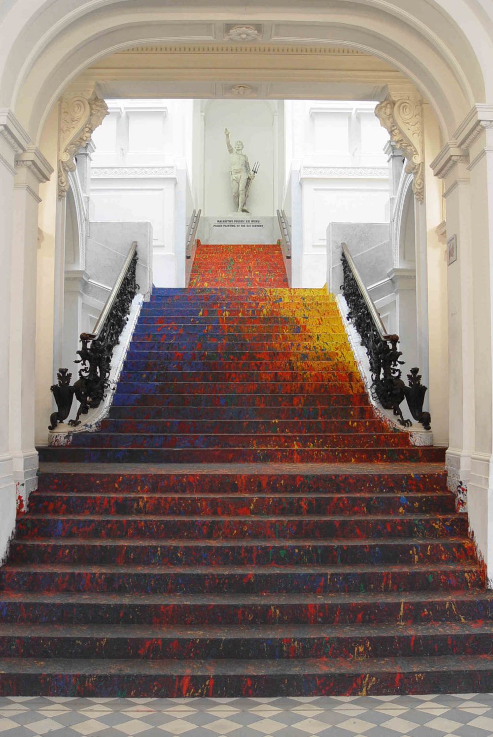 Warna anak tangga di Polandia ini keren & bikin nggak capek naik-turun