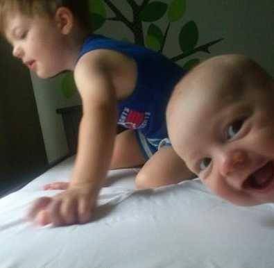 Bayi Photobomb © 2016 brilio.net