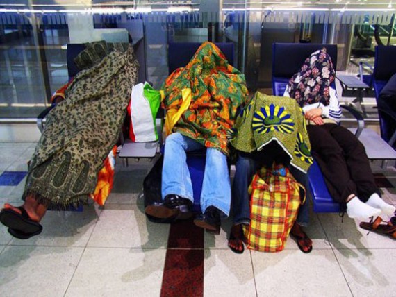 foto orang saat tidur di bandara ini bikin geleng-geleng kepala © 2016 berbagai sumber