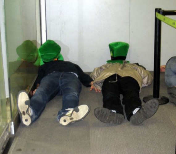 foto orang saat tidur di bandara ini bikin geleng-geleng kepala © 2016 berbagai sumber