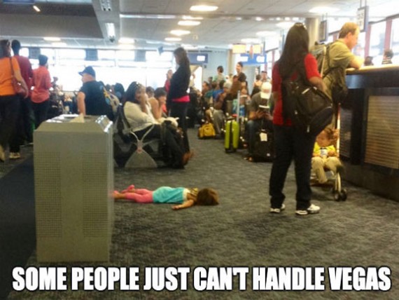 foto orang saat tidur di bandara ini bikin geleng-geleng kepala © 2016 berbagai sumber