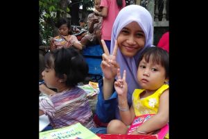 Nggak cuma kuliah, gadis ini gunakan waktunya mengajar anak tak mampu