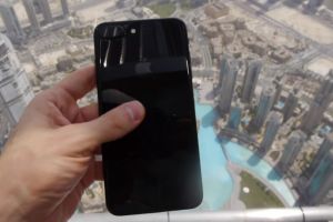 Begini kondisi iPhone 7 usai dijatuhkan dari gedung tertinggi sedunia