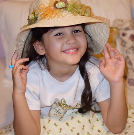 Sandriana Michelle 1-15 © 2016 brilio.net Sandriana Michelle 1-15 © 2016 brilio.net