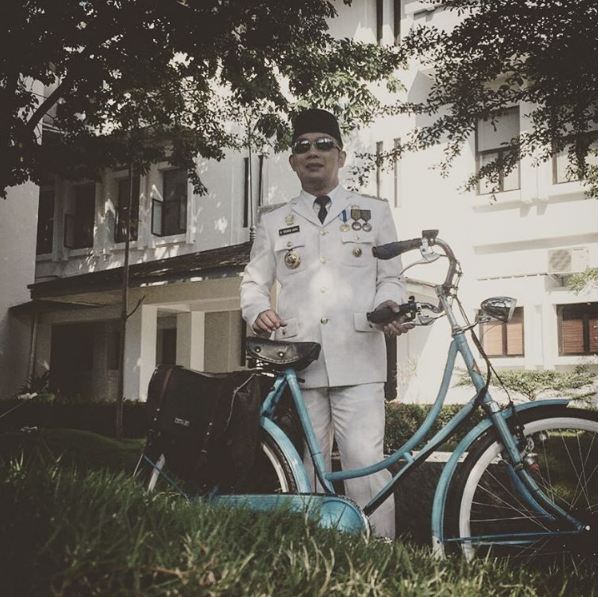 gara-gara foto ini netizen sebut ridwan kamil mirip bung karno © 2016 instagram
