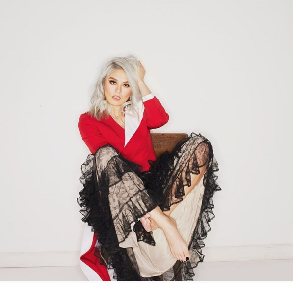 Agnez Mo dan Syahrini 1-12 © 2016 brilio.net Agnez Mo dan Syahrini 1-12 © 2016 brilio.net