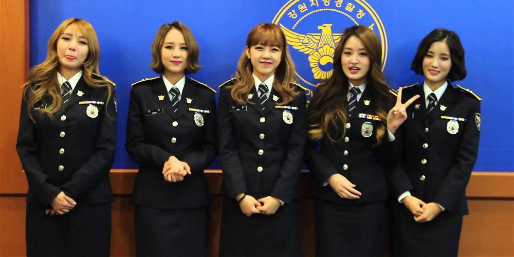 15 Seleb Korea ini cantiknya nambah gara-gara pakai seragam polisi