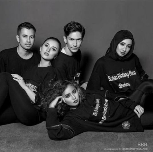 seleb nyanyi soundtrack © 2016 brilio.net seleb nyanyi soundtrack © 2016 brilio.net