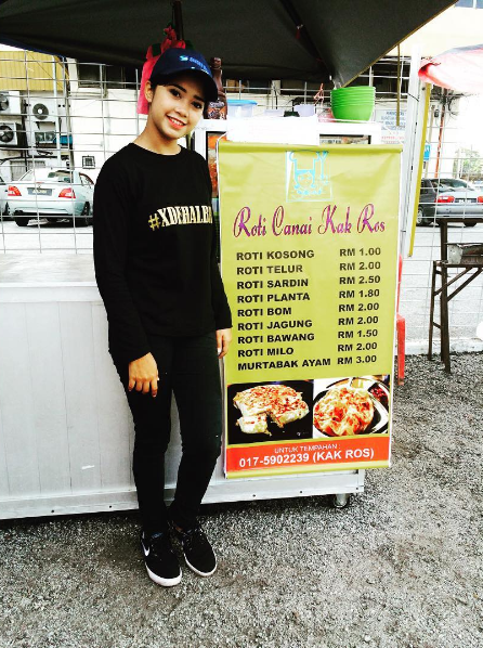 10 Foto gadis cantik penjual roti canai yang hebohkan netizen