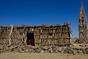 Tampak bersahaja, masjid  ini terbuat dari batu & ranting kayu