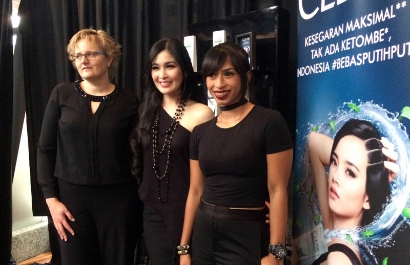 Ladies, suka kesel akibat rambut berketombe? Coba deh tips ini