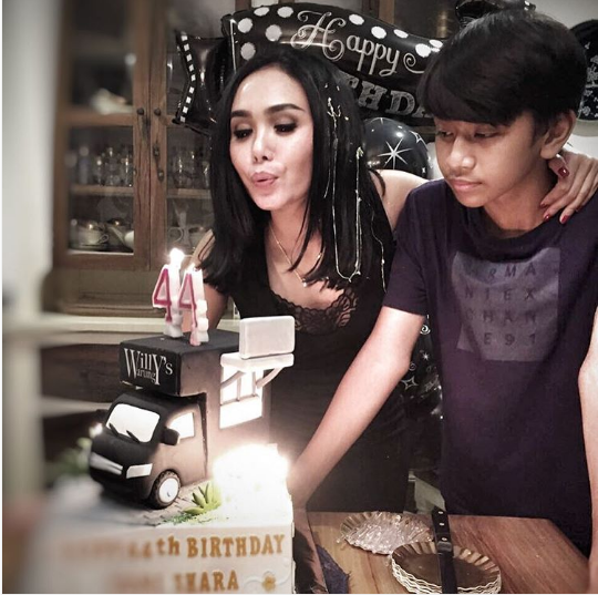 seleb cantik wajah baby face 1-6 © 2016 brilio.net