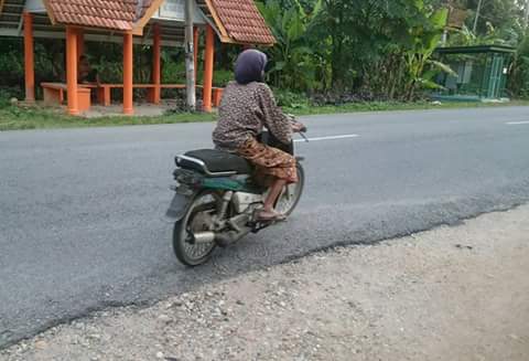 nenek gaul  © 2016 brilio.net nenek gaul  © 2016 brilio.net