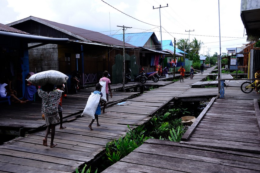 10 Foto Agats, kota di atas papan di Papua yang sungguh memukau