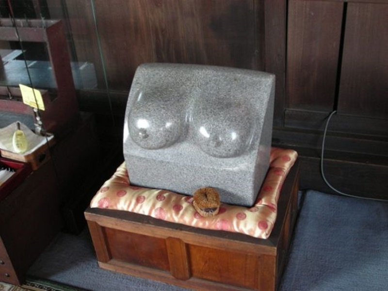 Kuil Payudara © 2016 brilio.net