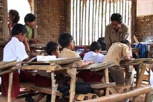 10 Foto keadaan mirisnya sekolah di pelosok Indonesia