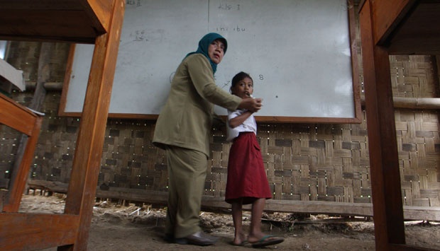 10 Foto keadaan mirisnya sekolah di pelosok Indonesia