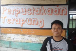 Irwan Saputra, dirikan perpustakaan terapung bagi anak-anak nelayan