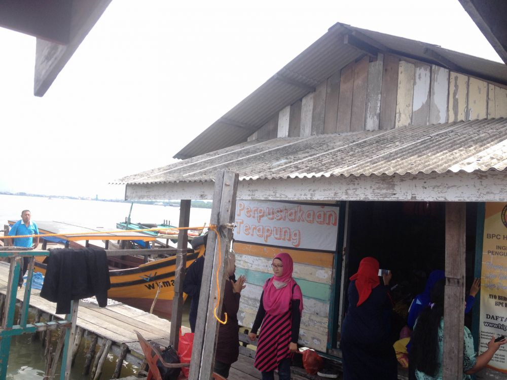Irwan Saputra, dirikan perpustakaan terapung bagi anak-anak nelayan