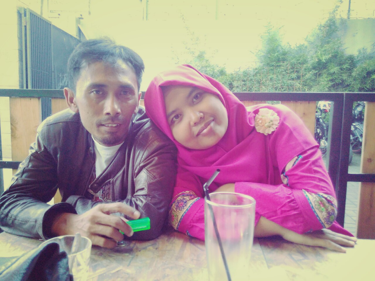 Pasangan suami istri bikin perpustakaan keliling pakai motor & angkot